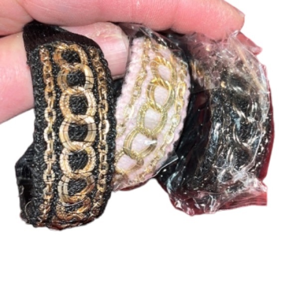 Gap red leather ponytail elastic w/ 3 super cute and stay put ponytail clips - Picture 2 of 9